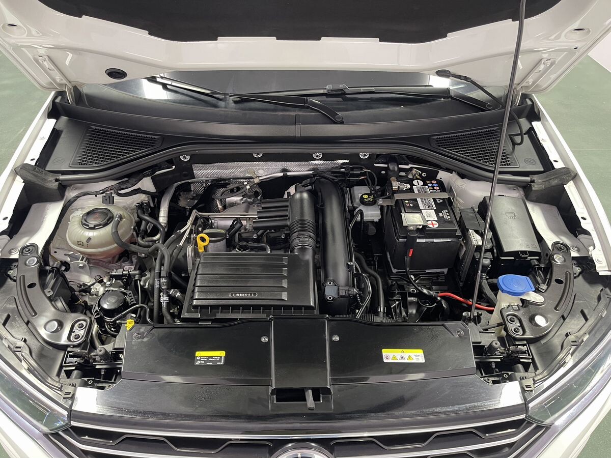 Volkswagen T-Roc 2022 - фото автомобиля