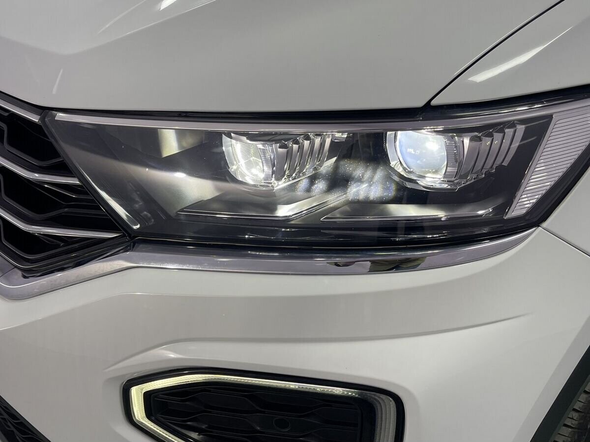 Volkswagen T-Roc 2022 - фото автомобиля