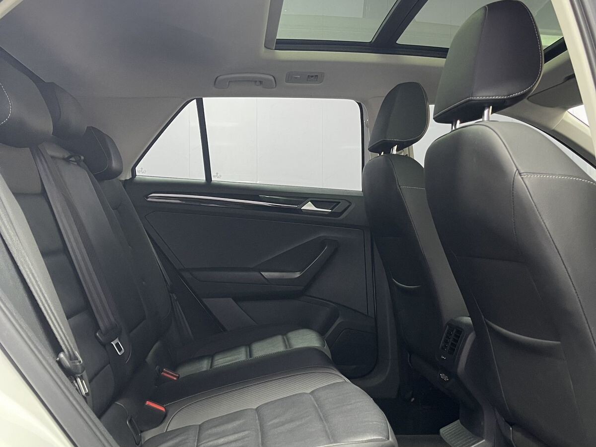 Volkswagen T-Roc 2022 - фото автомобиля