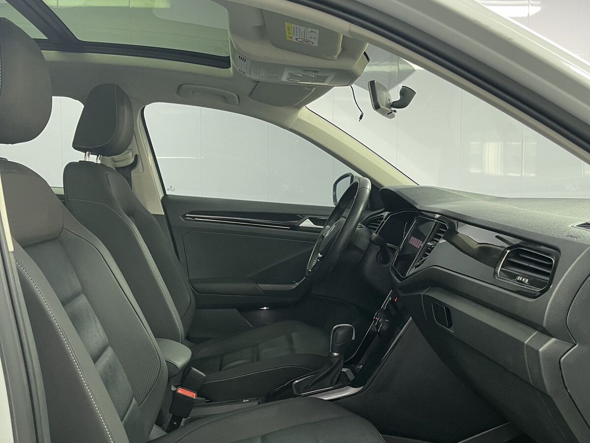 Volkswagen T-Roc 2022 - фото автомобиля