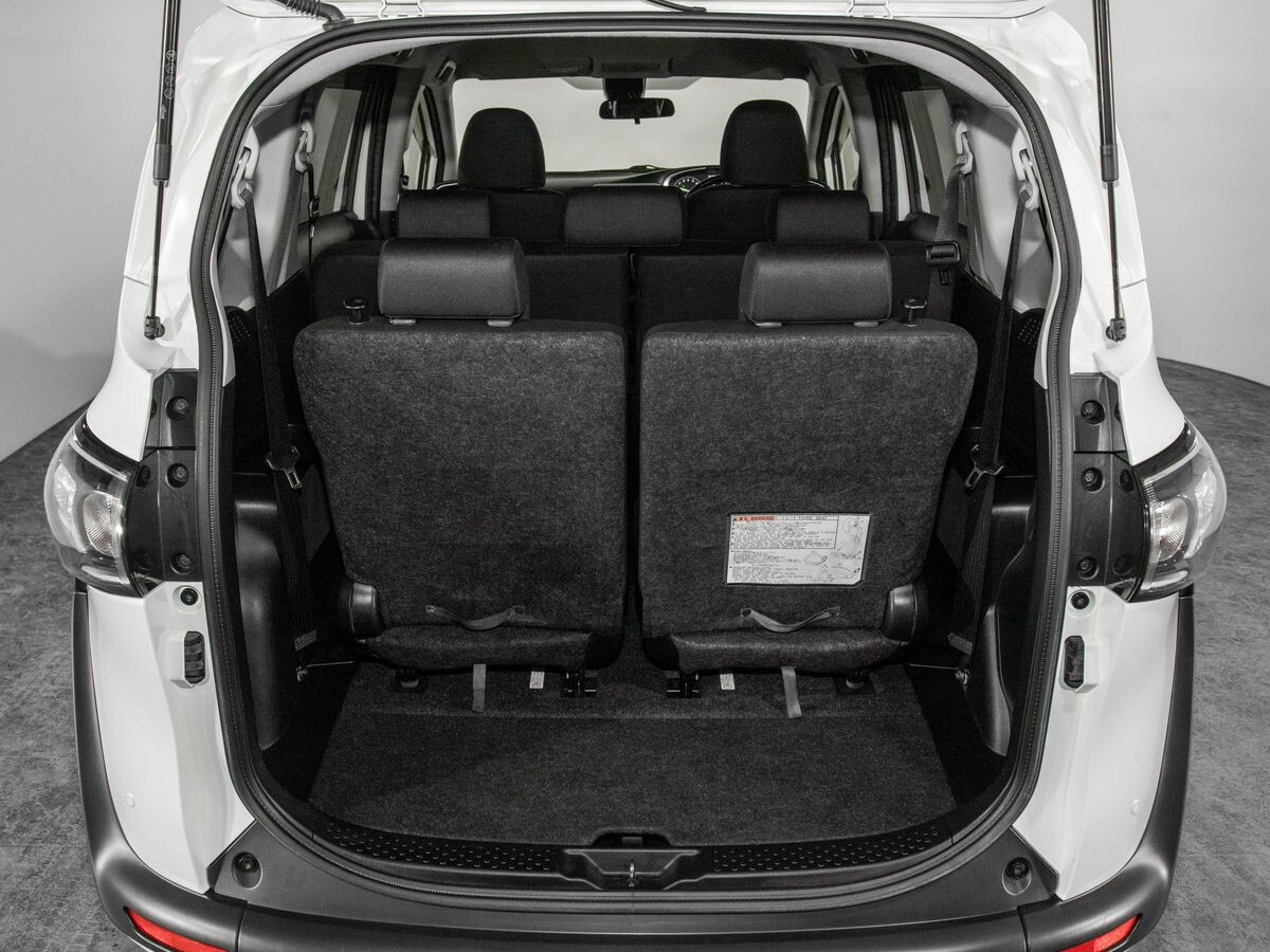 Toyota Sienta 2020 - фото автомобиля