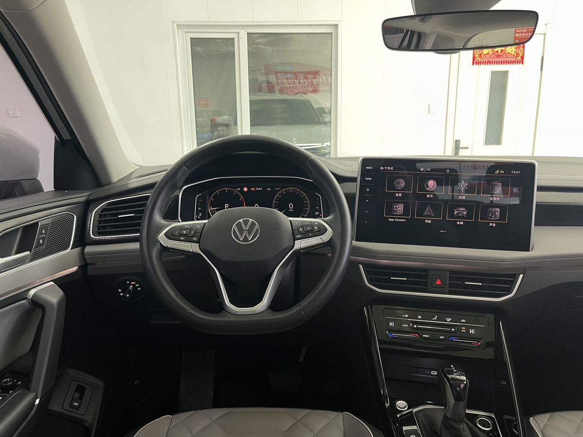 Volkswagen Tayron 2023 - фото автомобиля