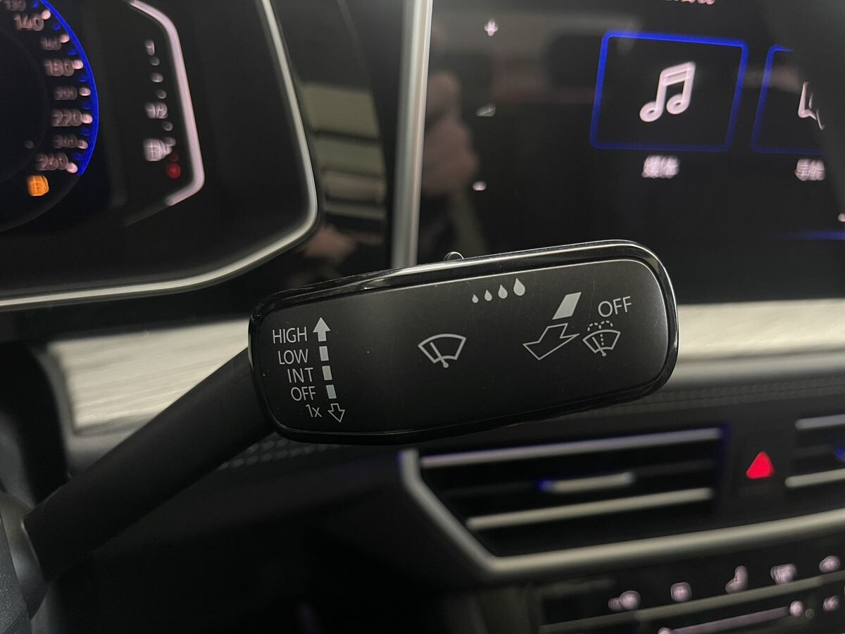 Volkswagen Sagitar 2022 - фото автомобиля