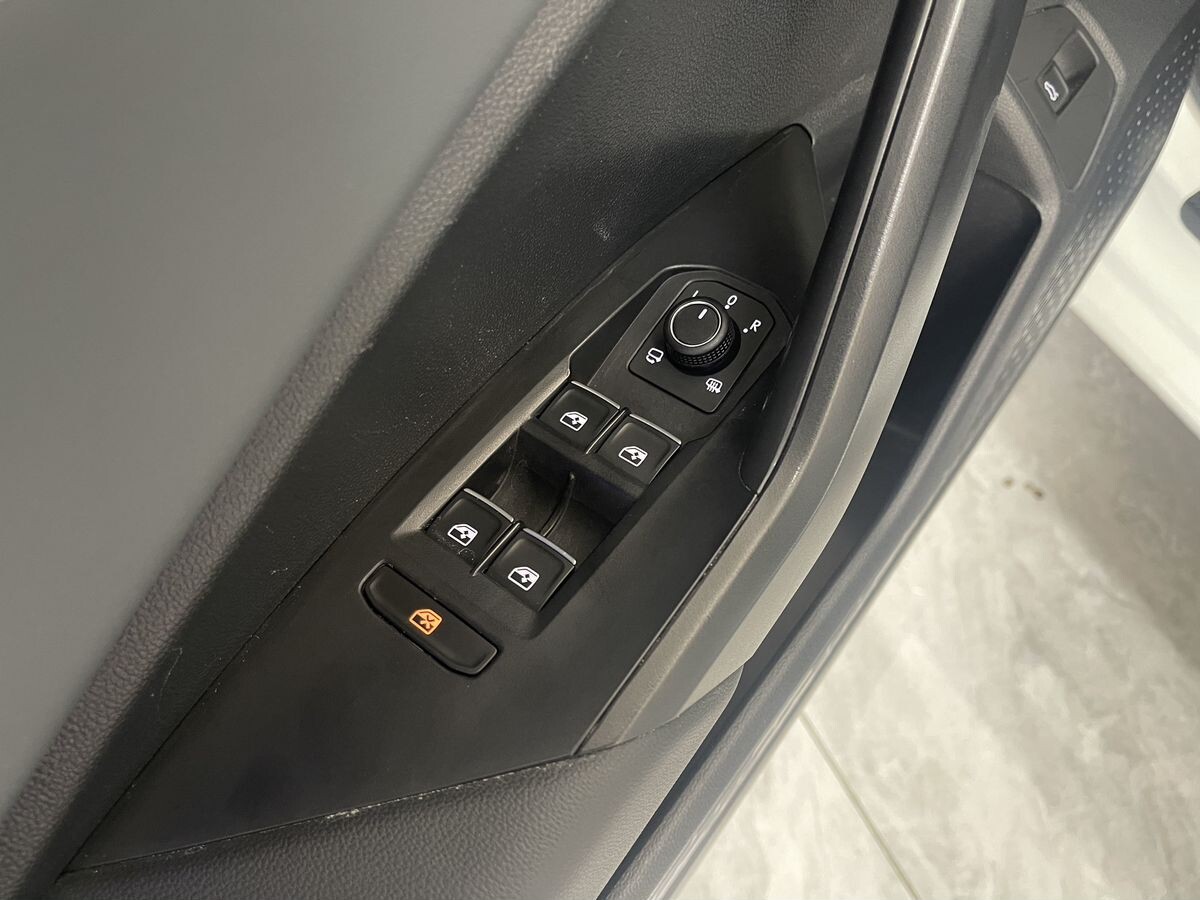 Volkswagen Sagitar 2022 - фото автомобиля