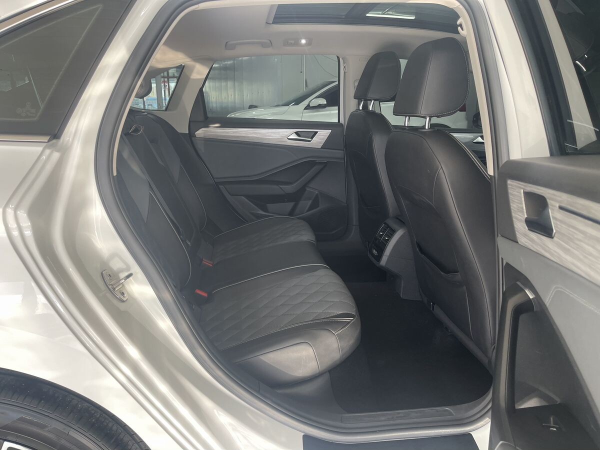Volkswagen Sagitar 2022 - фото автомобиля