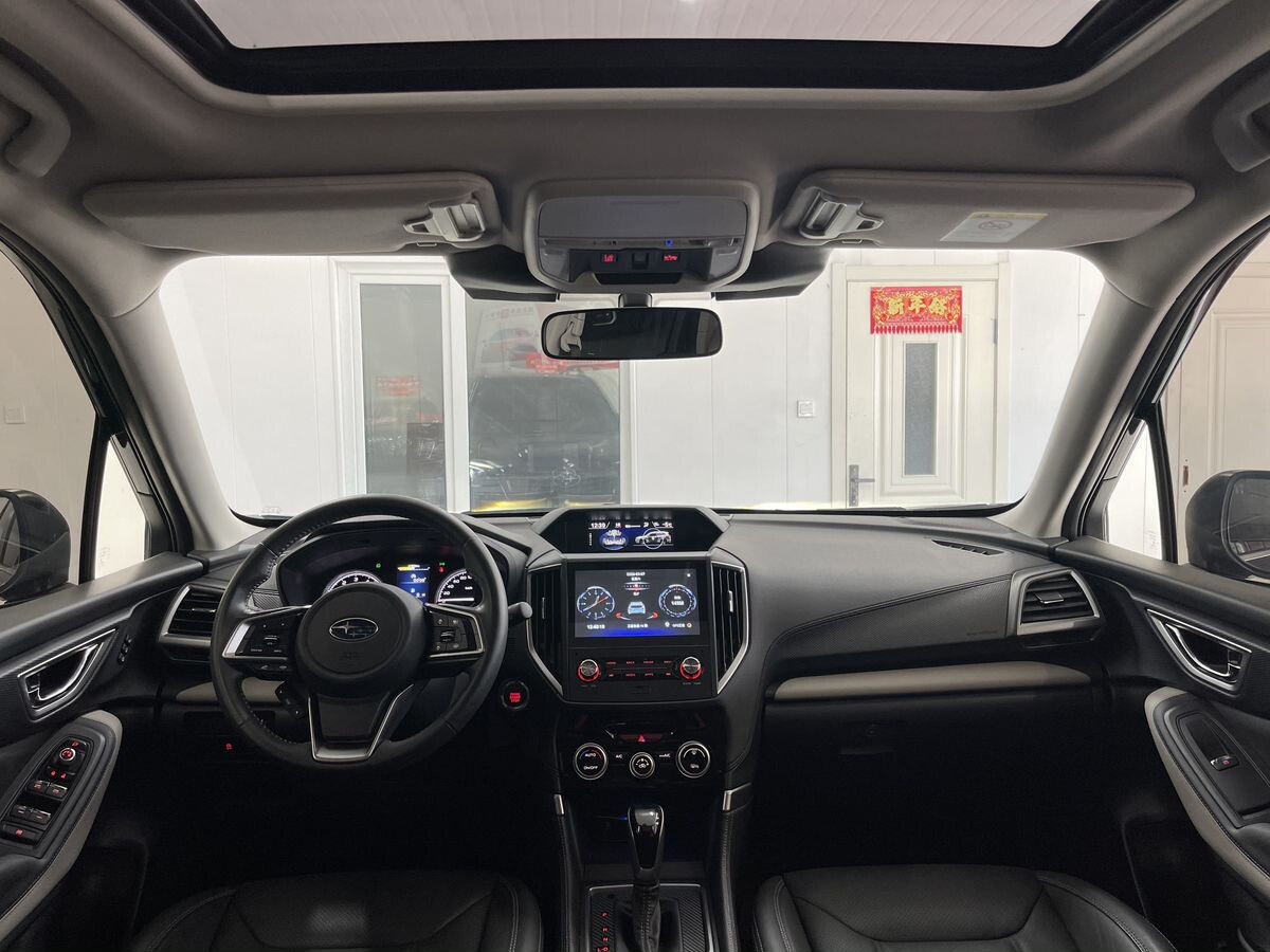 Subaru Forester 2022 - фото автомобиля