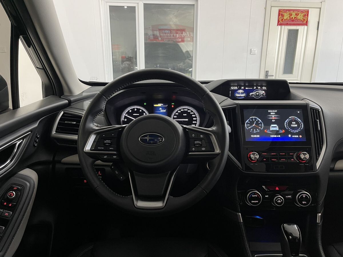 Subaru Forester 2022 - фото автомобиля