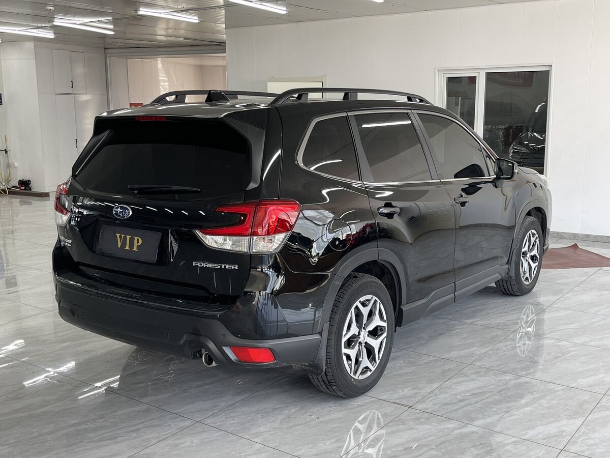 Subaru Forester 2022 - фото автомобиля