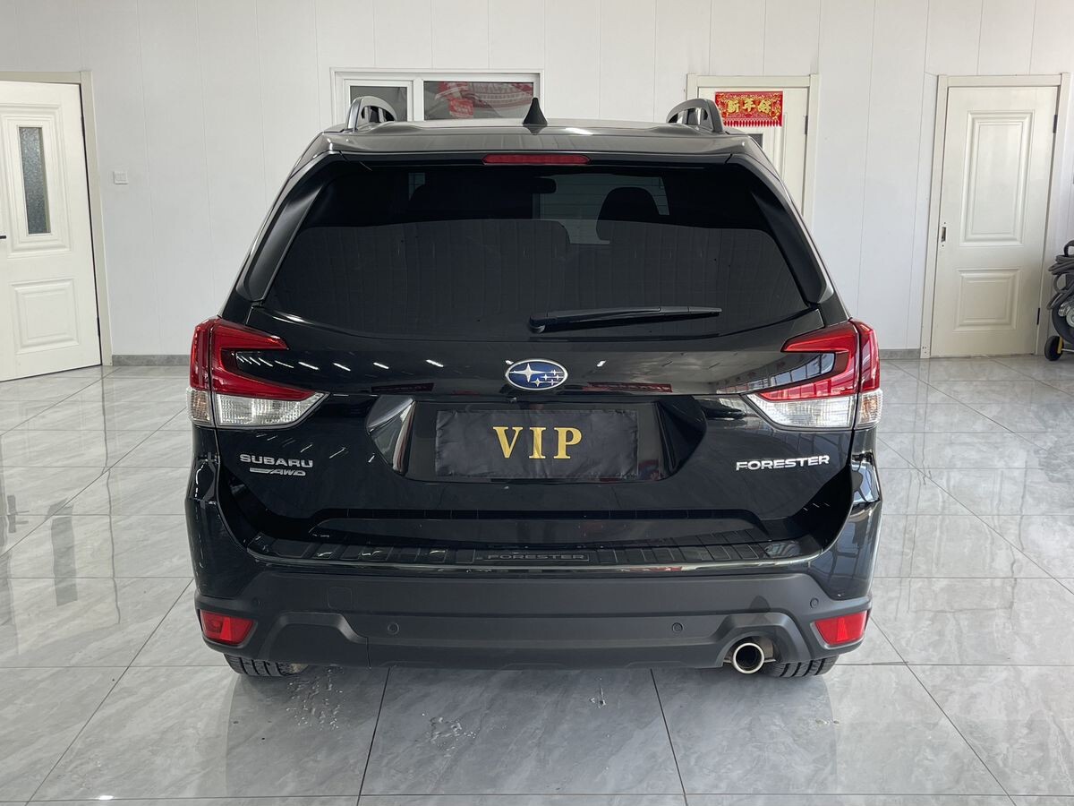 Subaru Forester 2022 - фото автомобиля