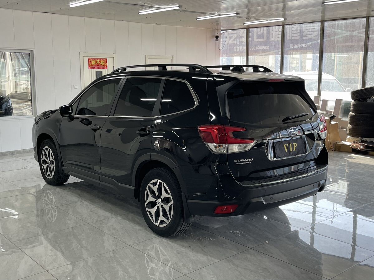 Subaru Forester 2022 - фото автомобиля