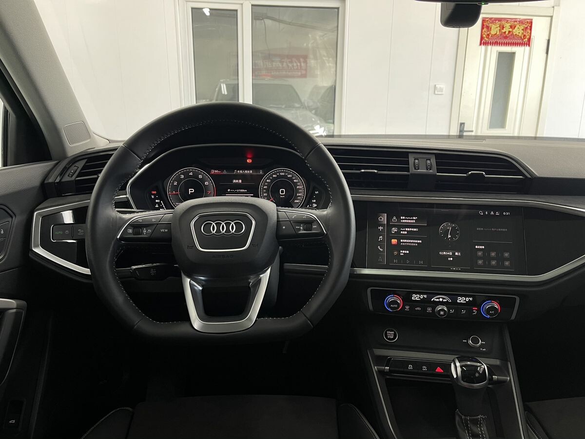 Audi Q3 2022 - фото автомобиля