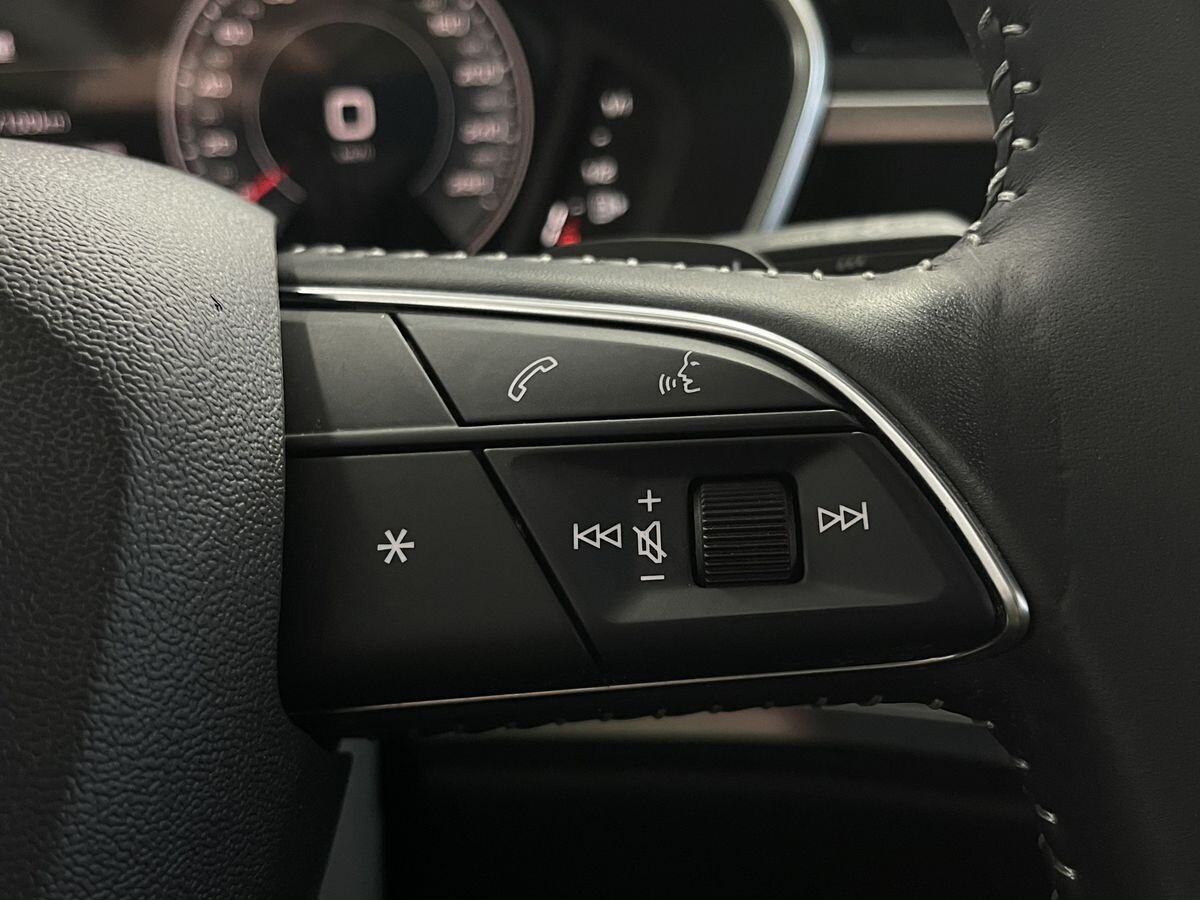 Audi Q3 2022 - фото автомобиля