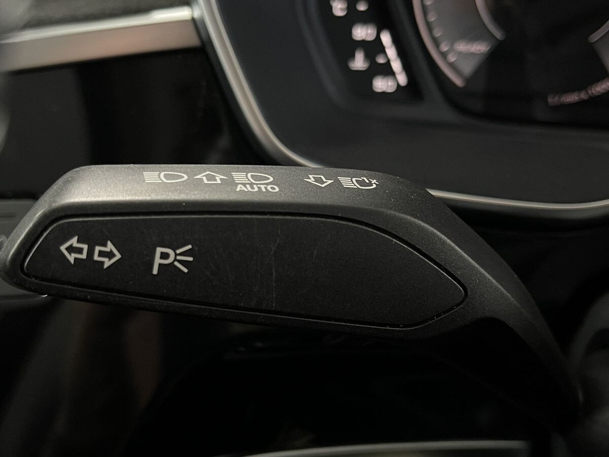 Audi Q3 2022 - фото автомобиля