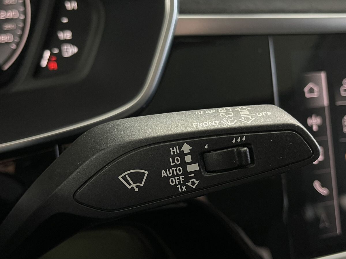 Audi Q3 2022 - фото автомобиля