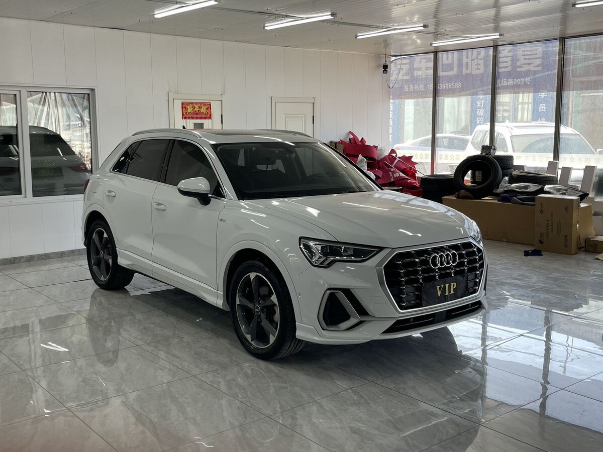Audi Q3 2022 - фото автомобиля