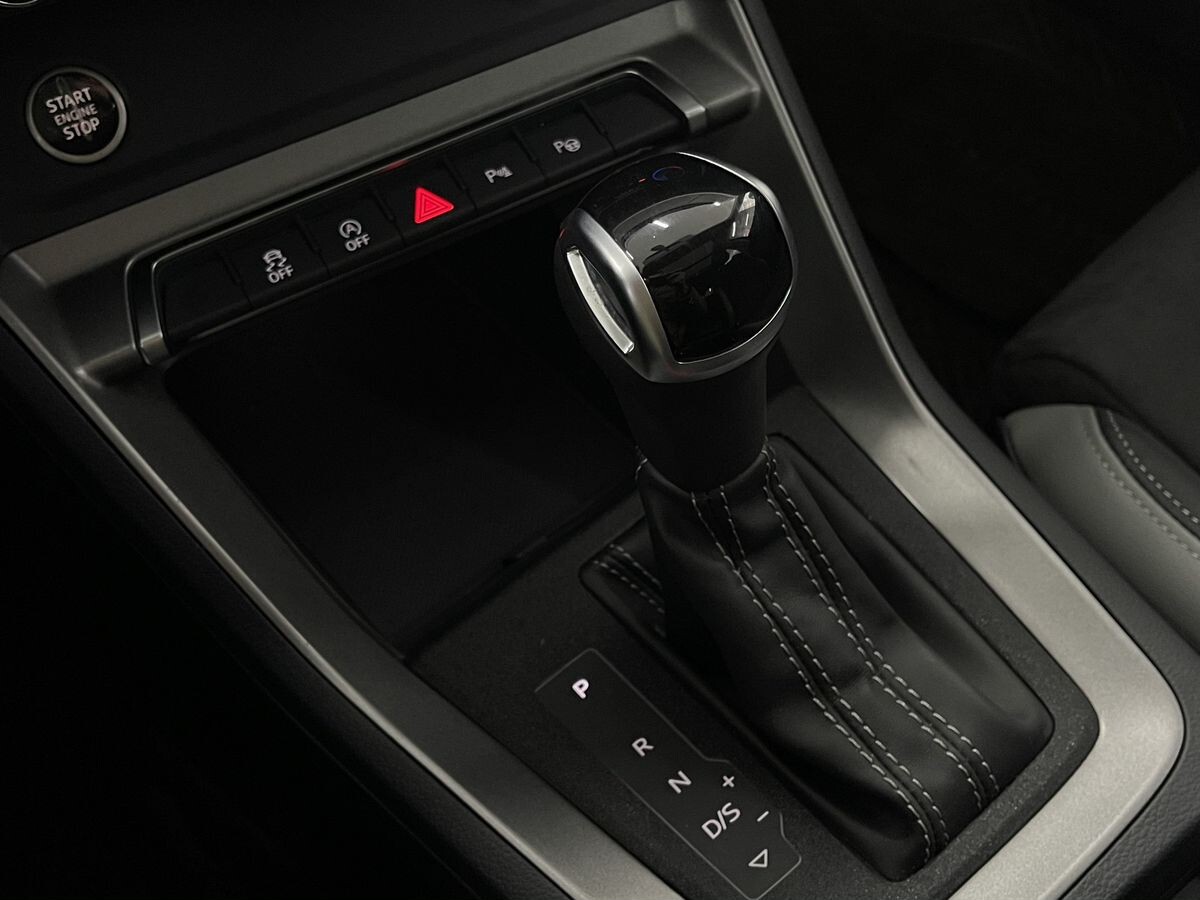 Audi Q3 2022 - фото автомобиля