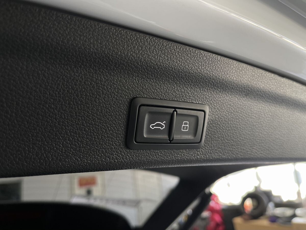 Audi Q3 2022 - фото автомобиля