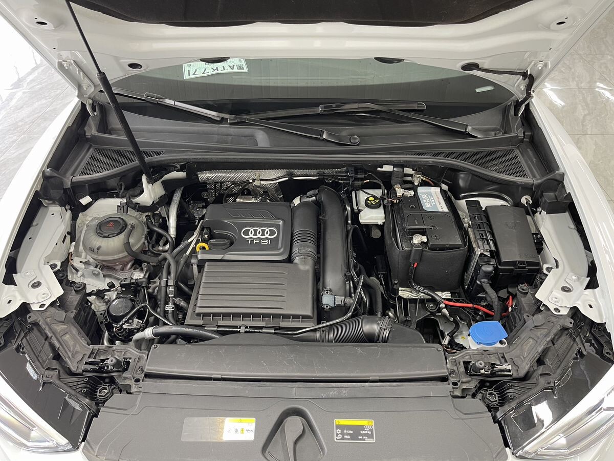 Audi Q3 2022 - фото автомобиля