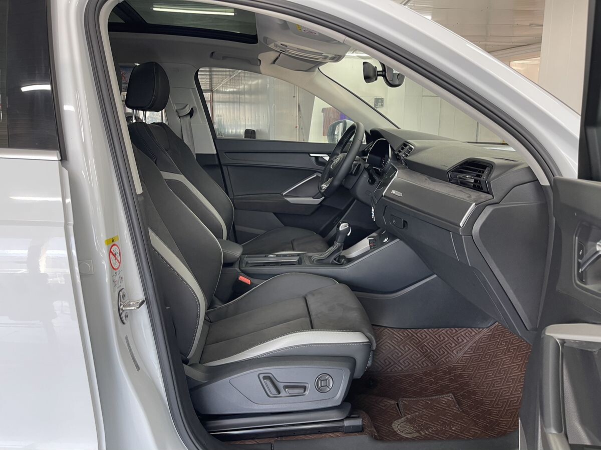 Audi Q3 2022 - фото автомобиля