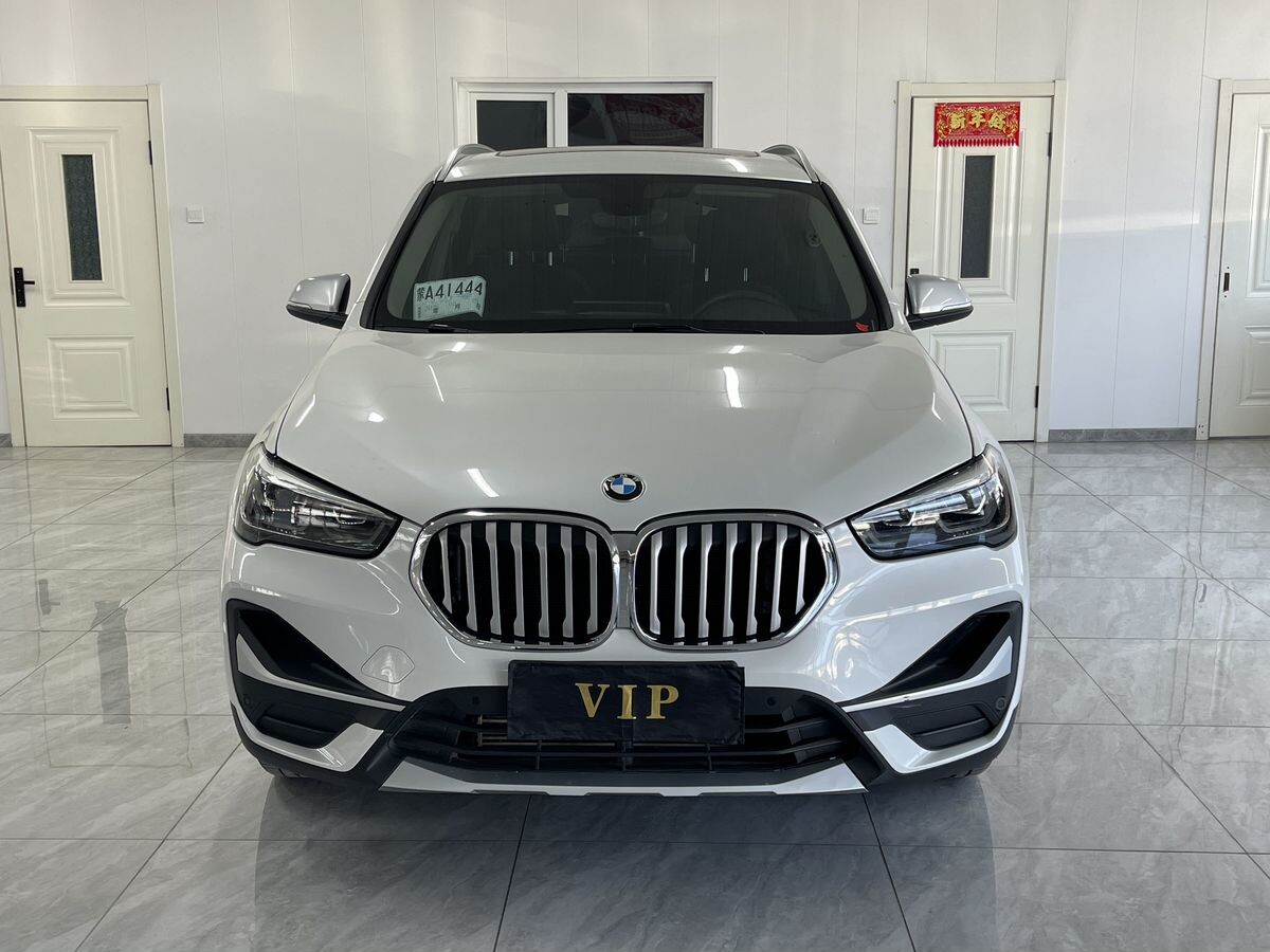 BMW X1 2022 - фото автомобиля
