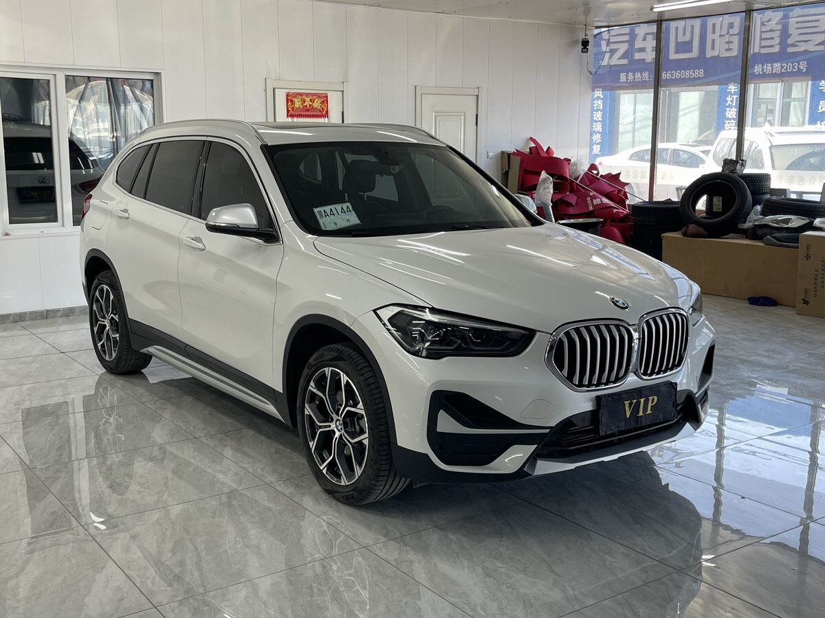 BMW X1 2022 - фото автомобиля