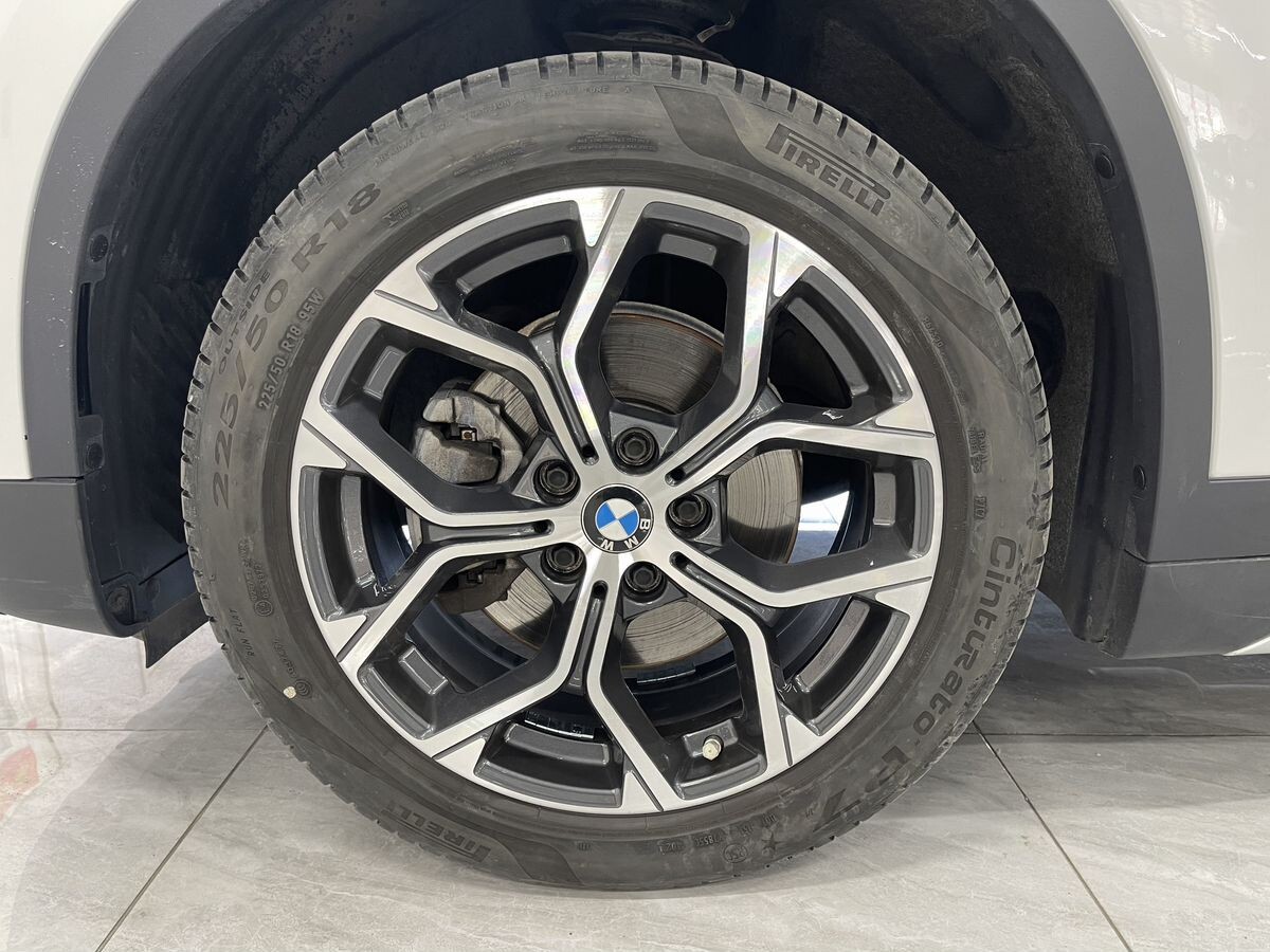 BMW X1 2022 - фото автомобиля