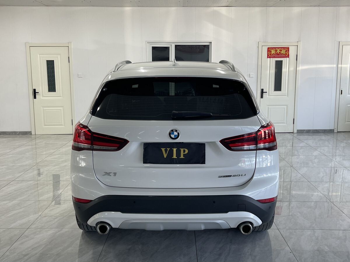 BMW X1 2022 - фото автомобиля