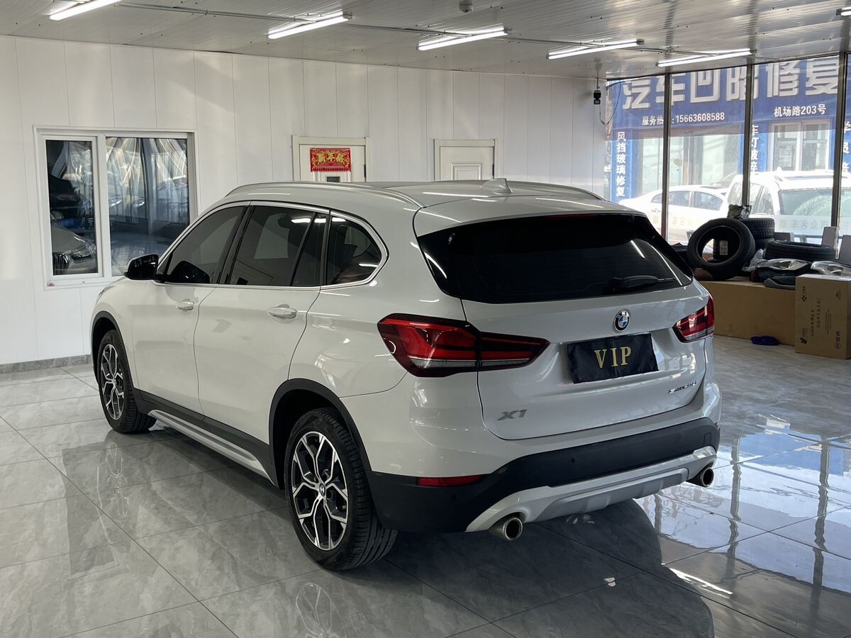 BMW X1 2022 - фото автомобиля