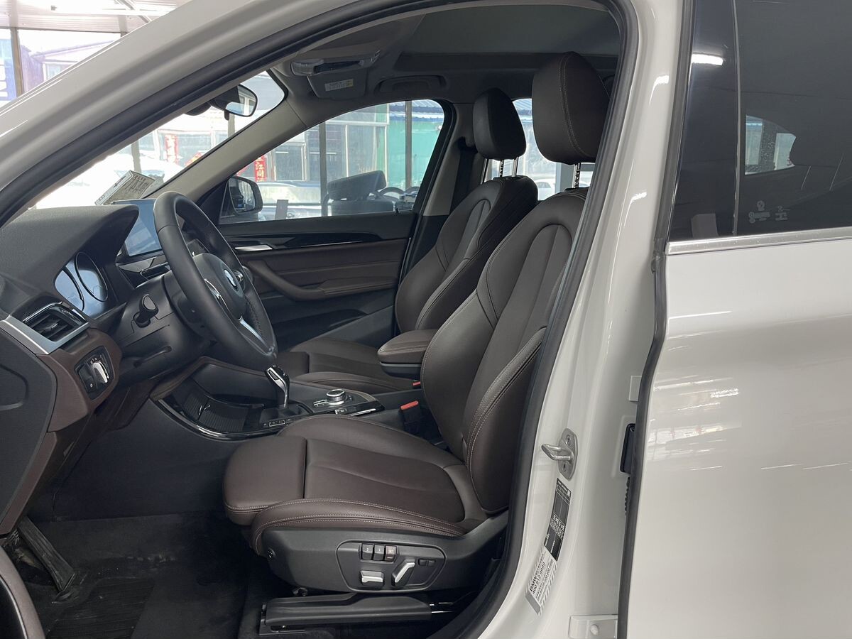 BMW X1 2022 - фото автомобиля