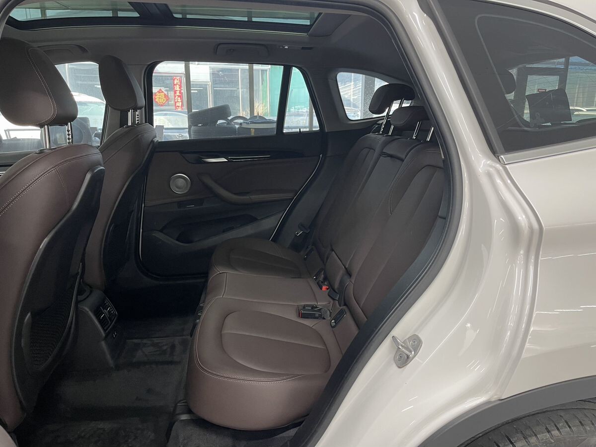 BMW X1 2022 - фото автомобиля