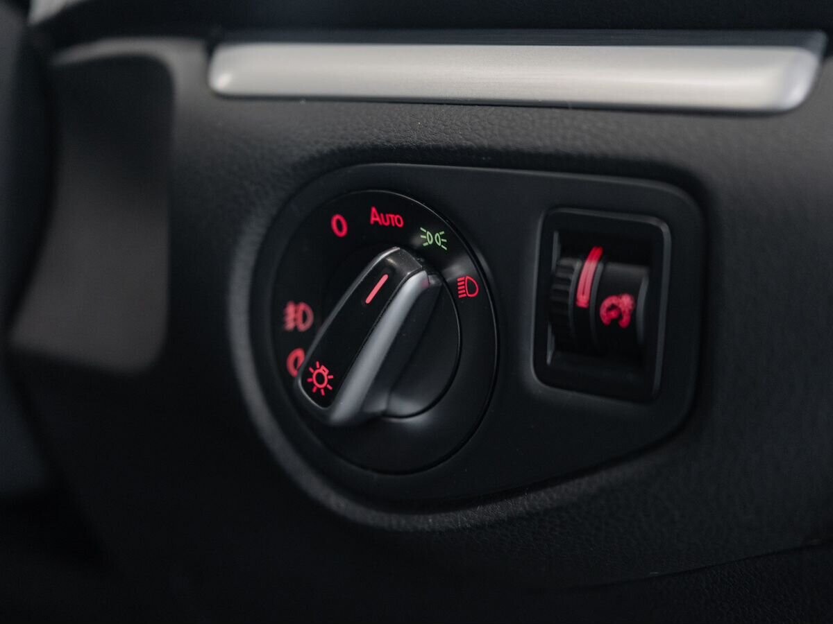 Volkswagen Sharan 2012 - фото автомобиля