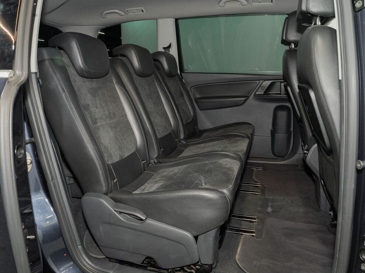 Volkswagen Sharan 2012 - фото автомобиля