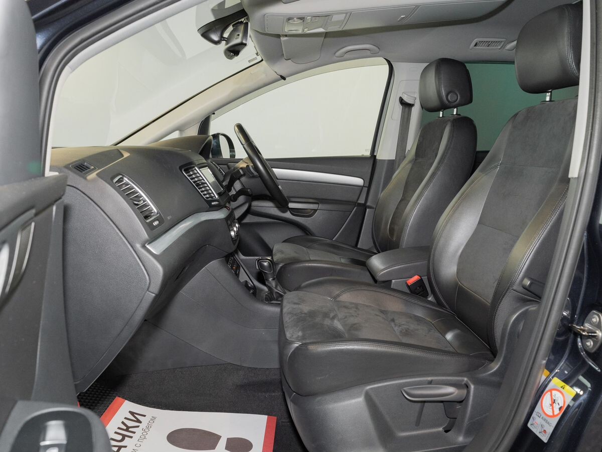 Volkswagen Sharan 2012 - фото автомобиля