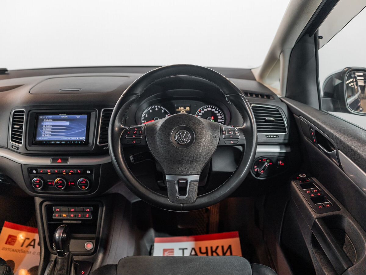 Volkswagen Sharan 2012 - фото автомобиля