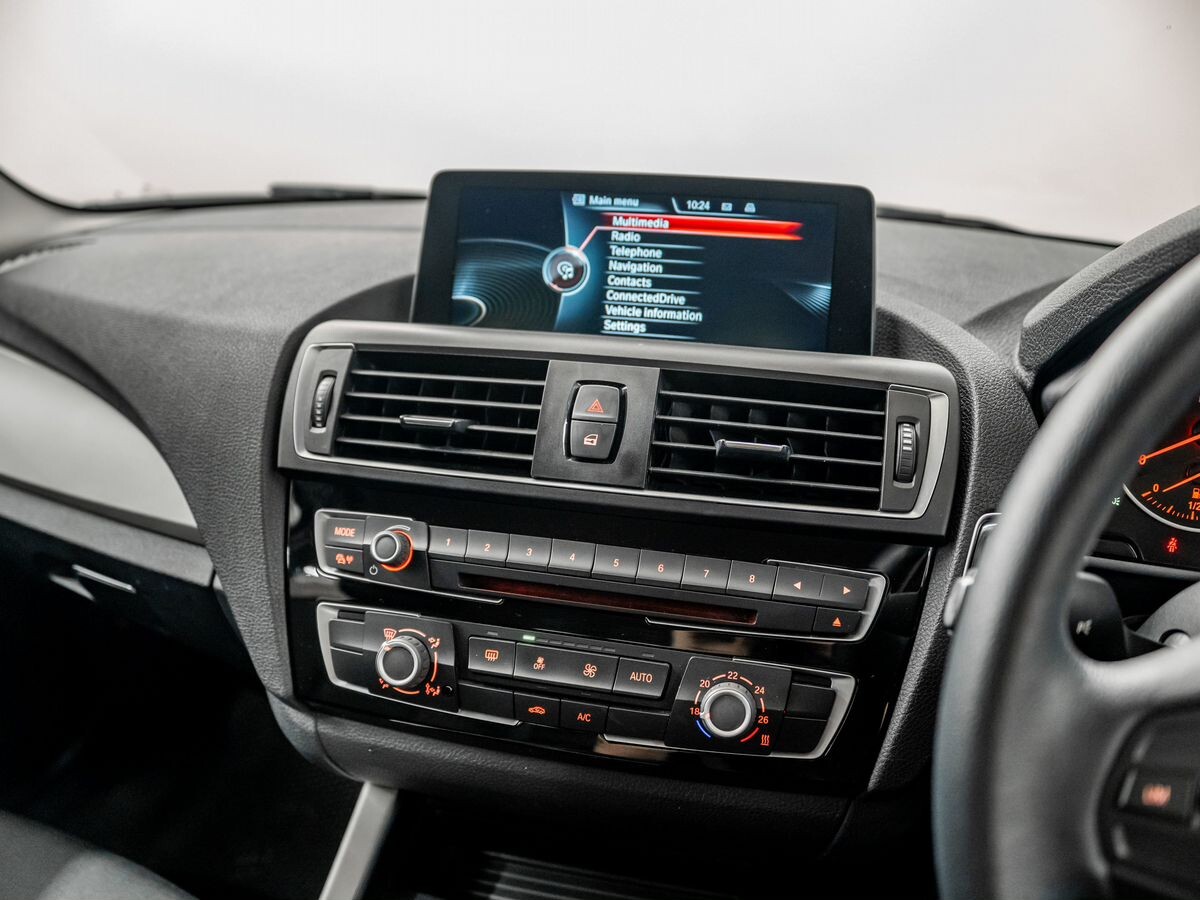 BMW 1 серии 2015 - фото автомобиля