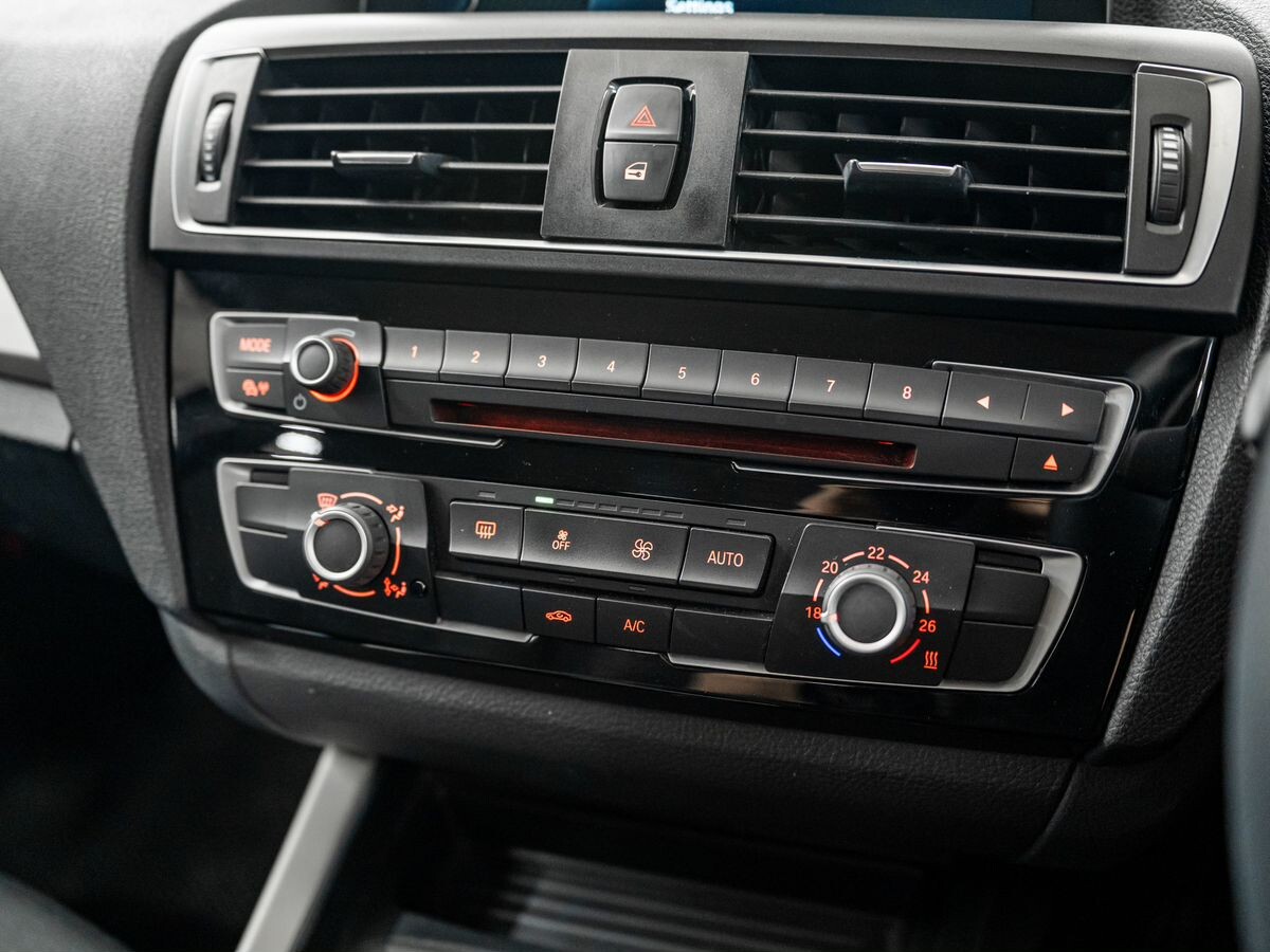 BMW 1 серии 2015 - фото автомобиля