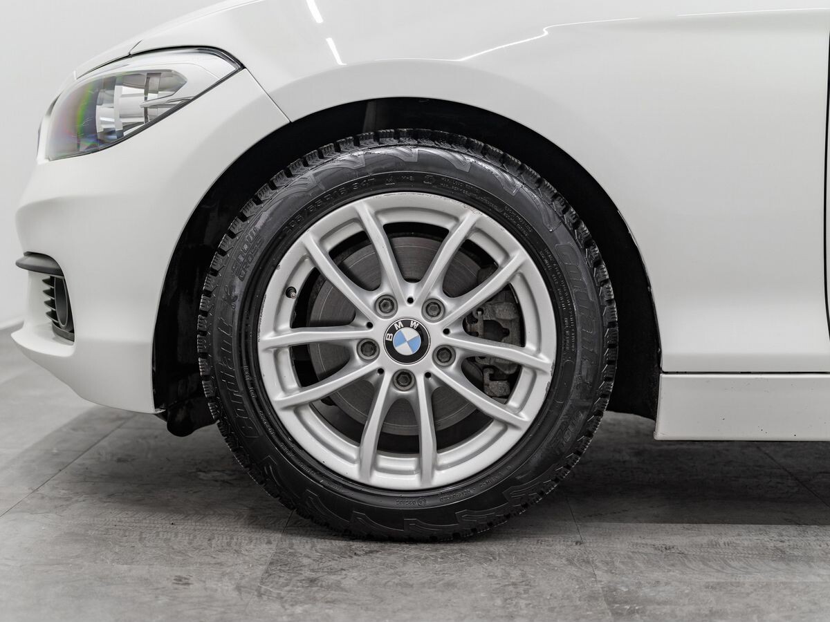 BMW 1 серии 2015 - фото автомобиля