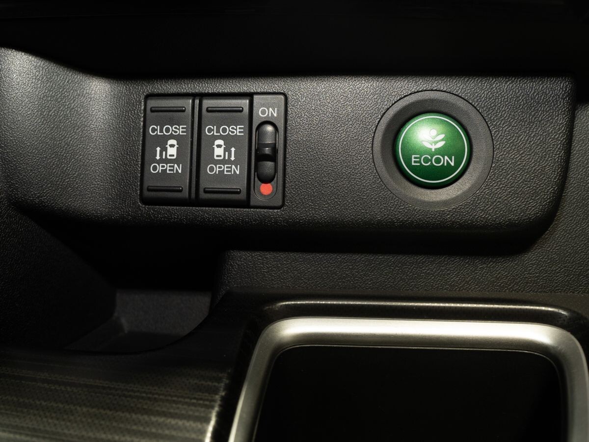 Honda Stepwgn 2016 - фото автомобиля