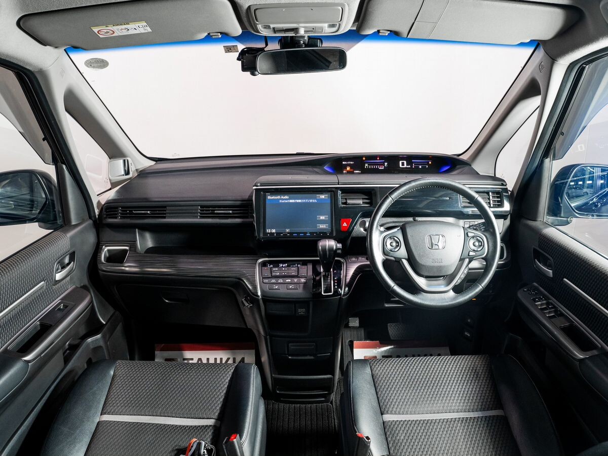 Honda Stepwgn 2016 - фото автомобиля