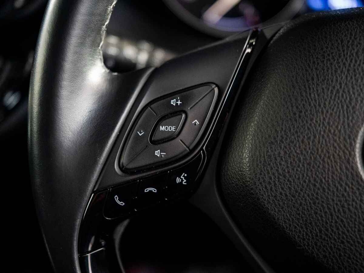 Toyota C-HR 2019 - фото автомобиля