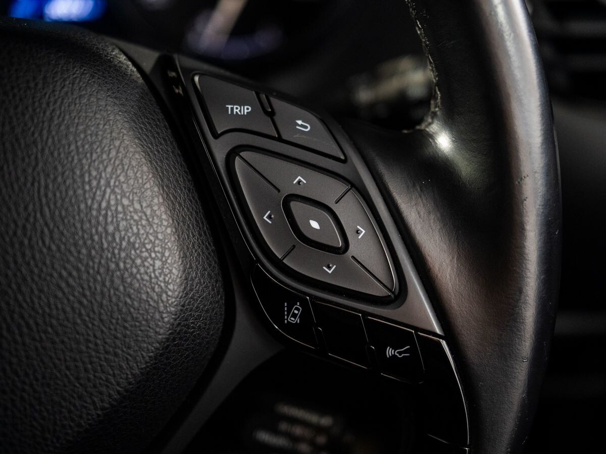 Toyota C-HR 2019 - фото автомобиля