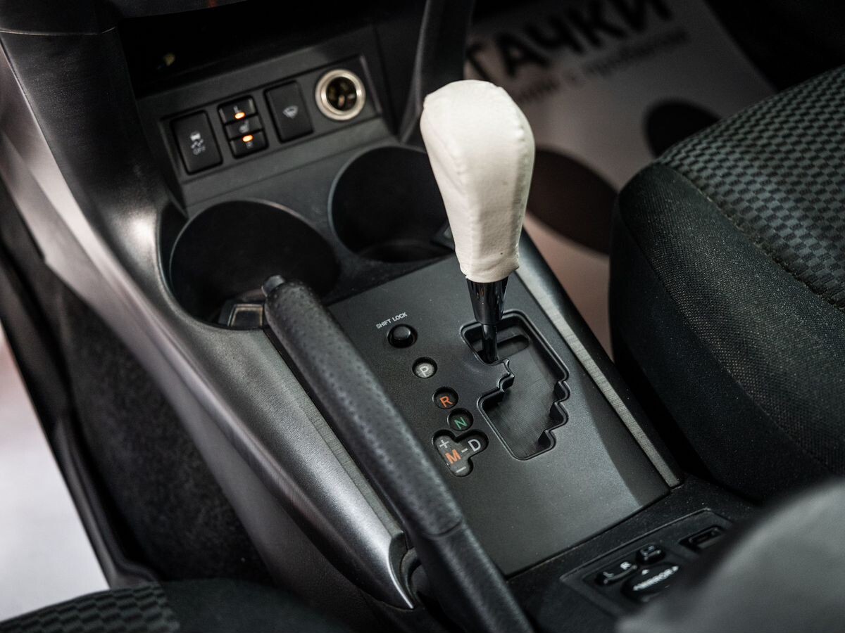 Toyota RAV4 2010 - фото автомобиля