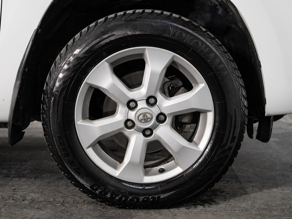 Toyota RAV4 2010 - фото автомобиля