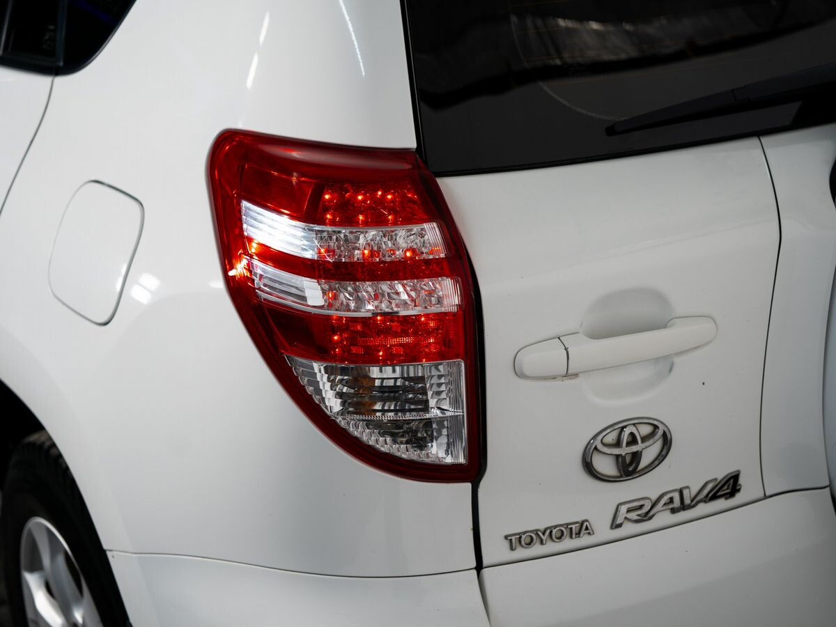 Toyota RAV4 2010 - фото автомобиля