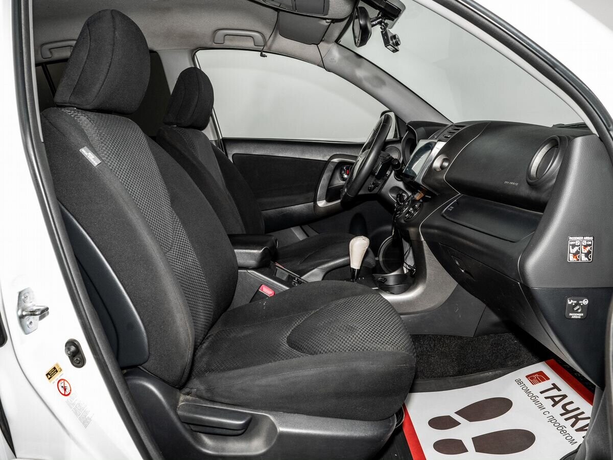 Toyota RAV4 2010 - фото автомобиля