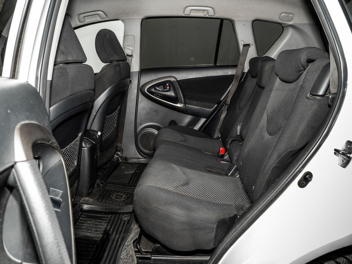 Toyota RAV4 2010 - фото автомобиля