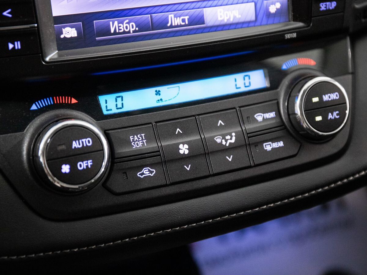 Toyota RAV4 2017 - фото автомобиля