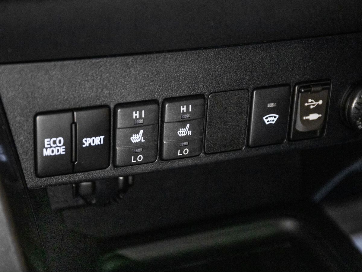 Toyota RAV4 2017 - фото автомобиля