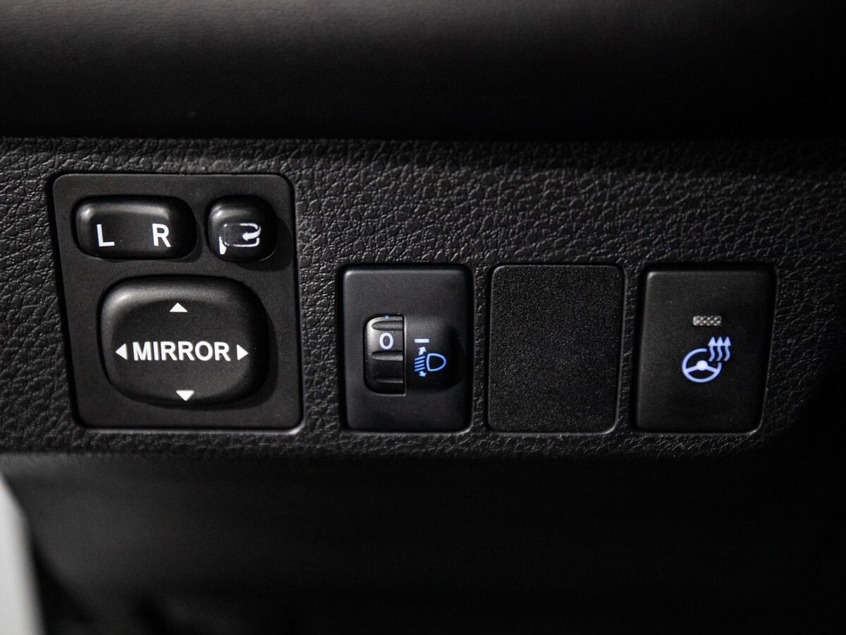 Toyota RAV4 2017 - фото автомобиля