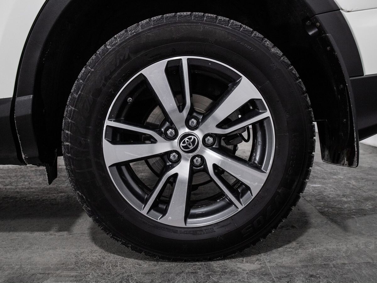 Toyota RAV4 2017 - фото автомобиля